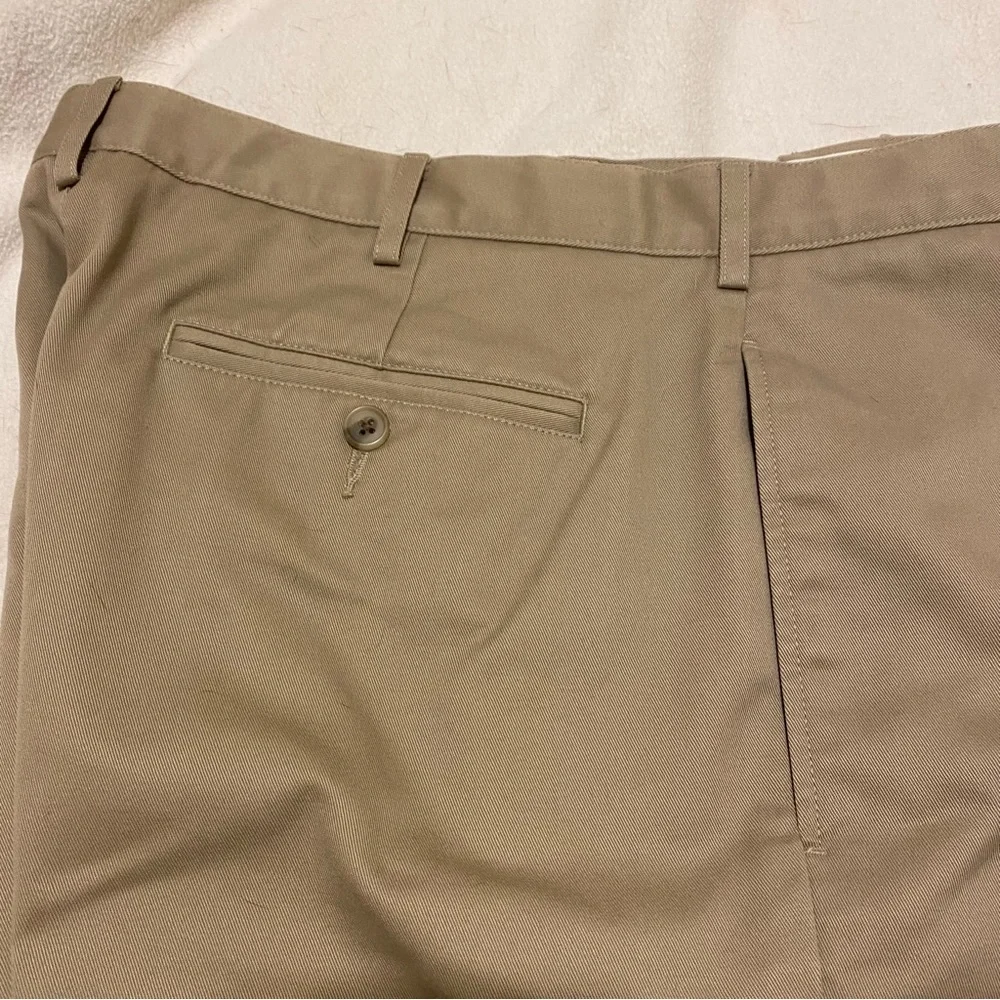Men’s Lands’ End Chino casual slacks. EUC. Size 35 waist. 30” inseam.
